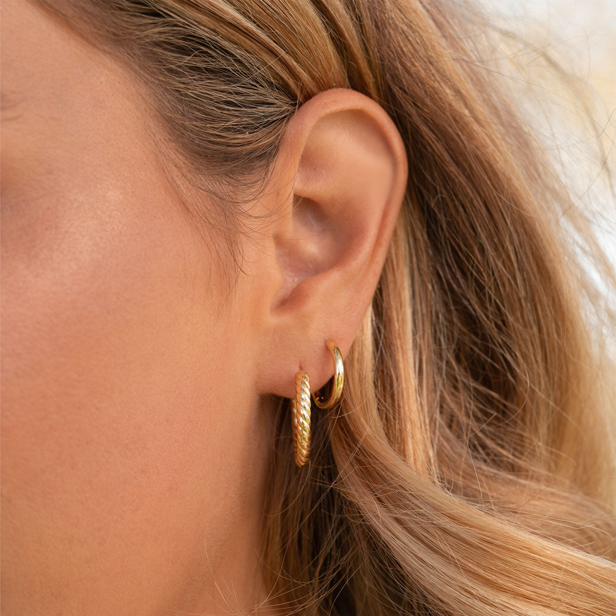 Pearich Gold Hoop Earrings